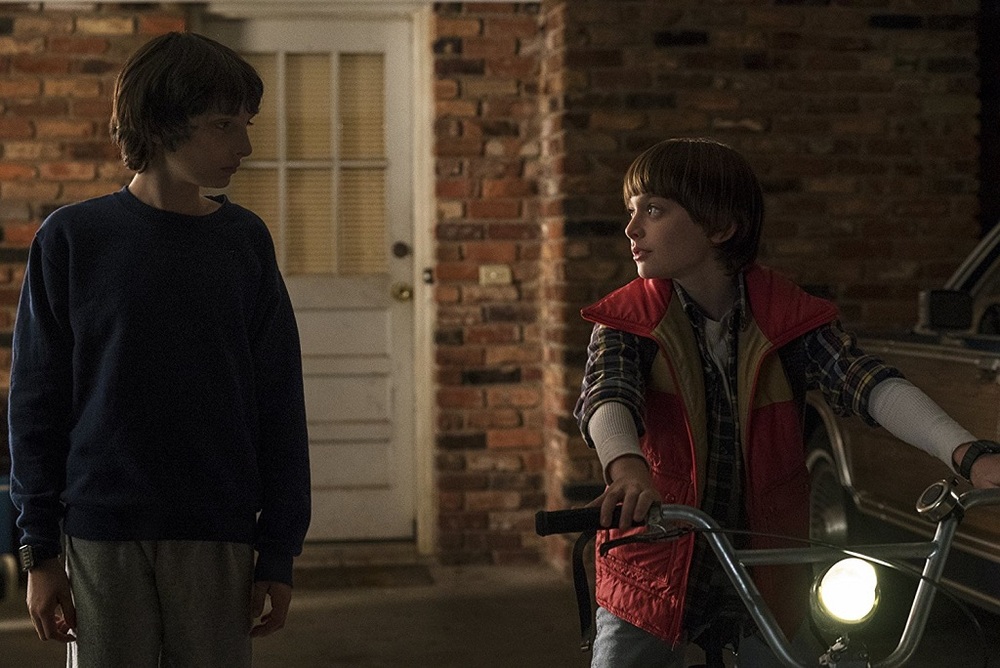 نوآ شاناپ و فین ولفهارد در سریال «چیزهای عجیب» (Stranger Things)